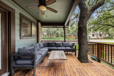 Photo of 130 Deerfield CV, Lakeway, TX 78734 (MLS # 2805822)