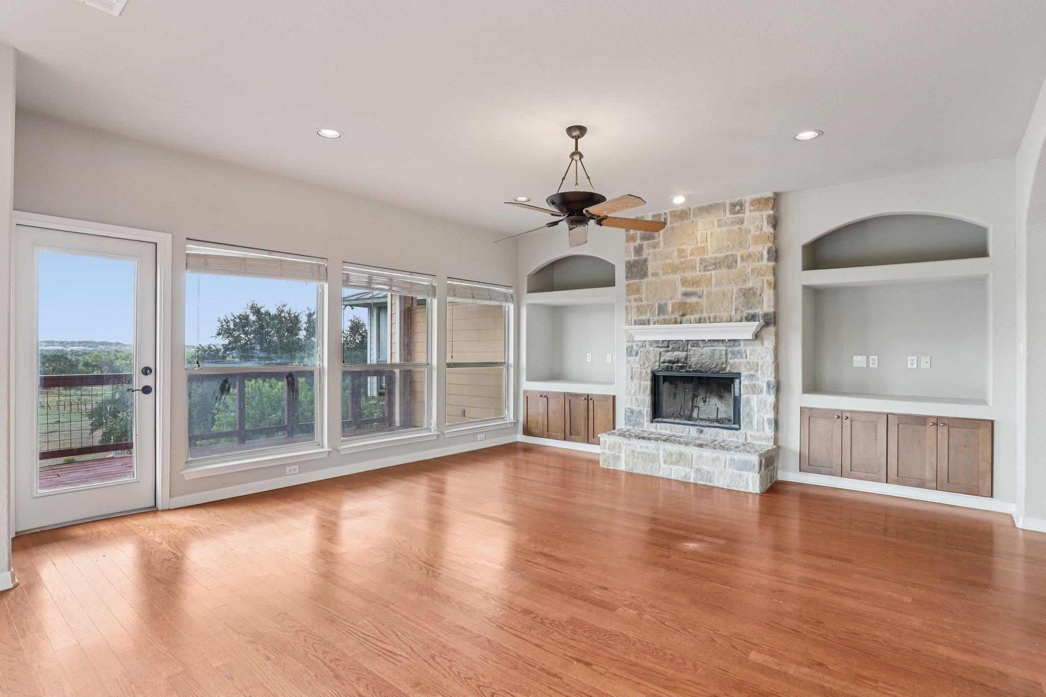 1477 Lavaca