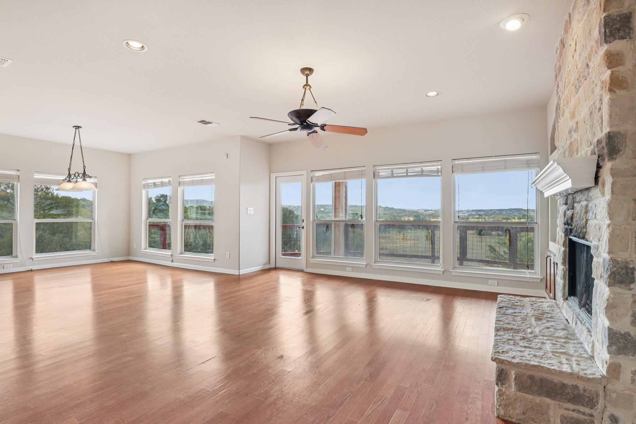 1477 Lavaca