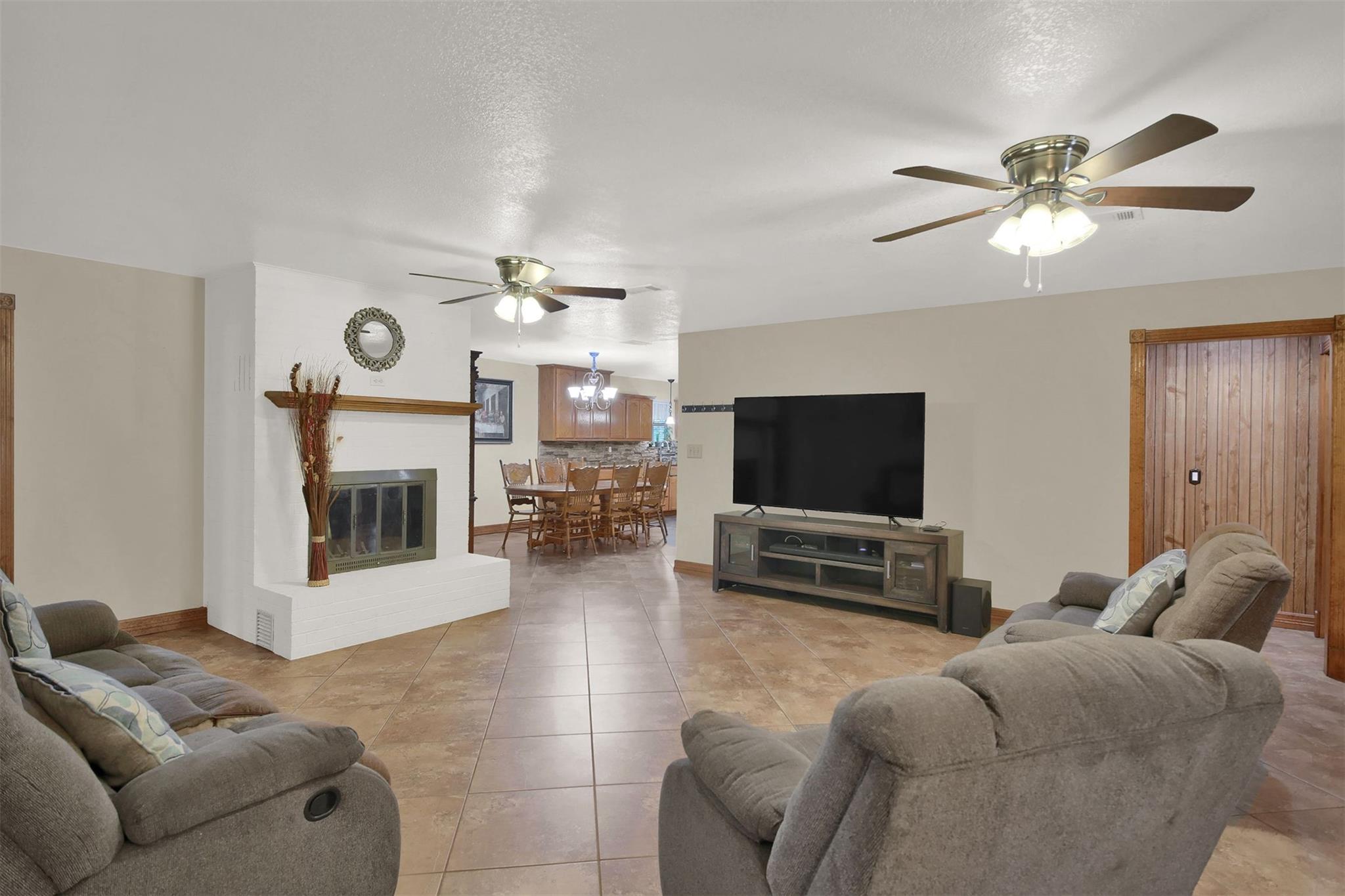 191 Jordan LN