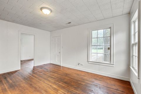 1403 Burns BLVD Taylor TX 76574