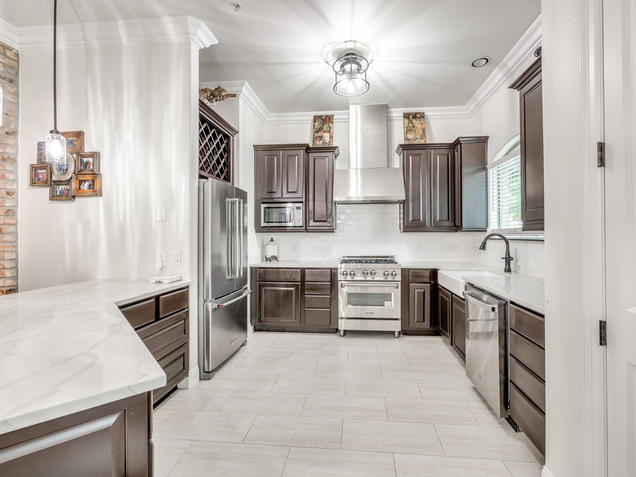 1202 S Flores ST 102