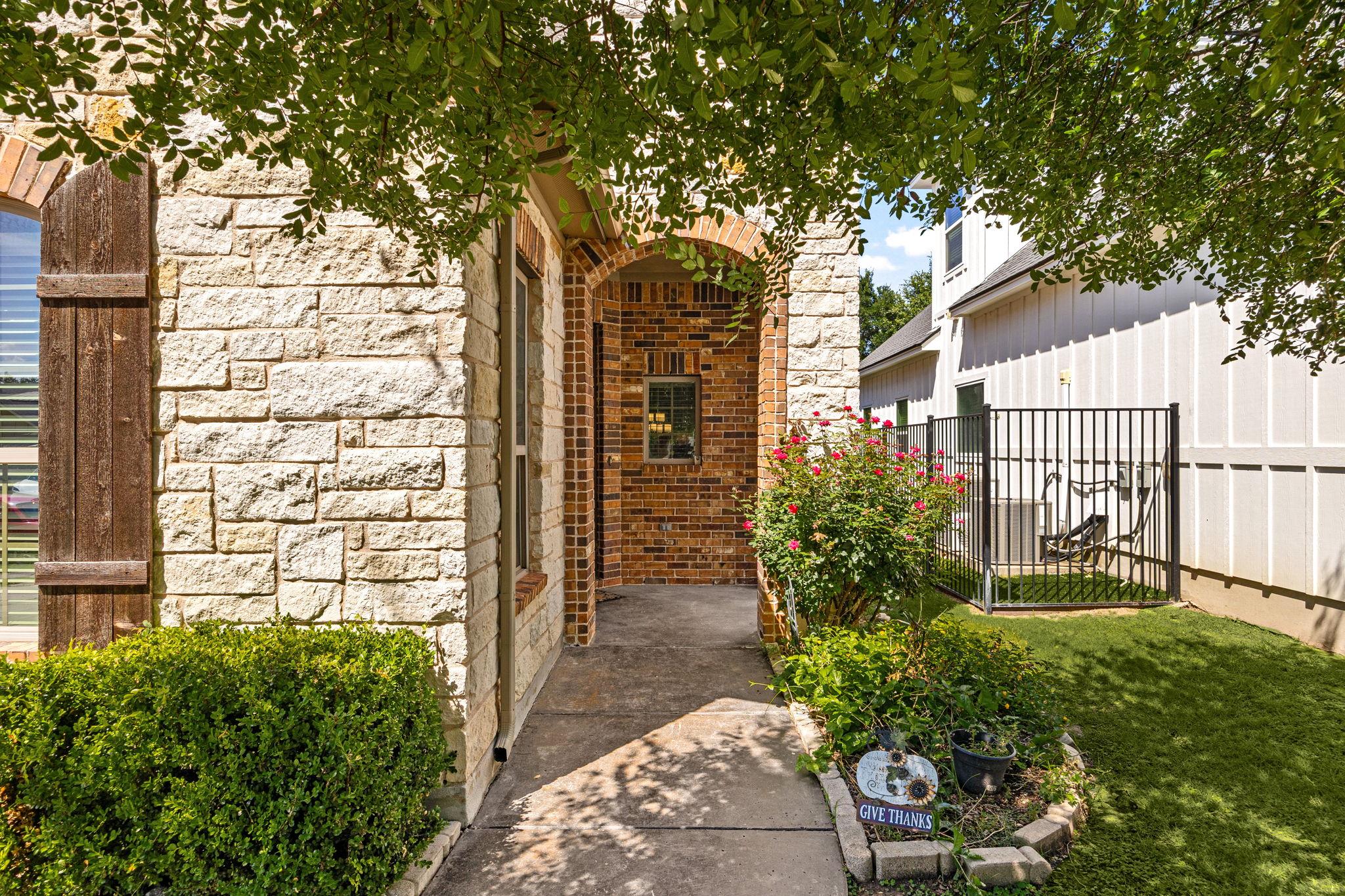 332 Ancient Oak WAY