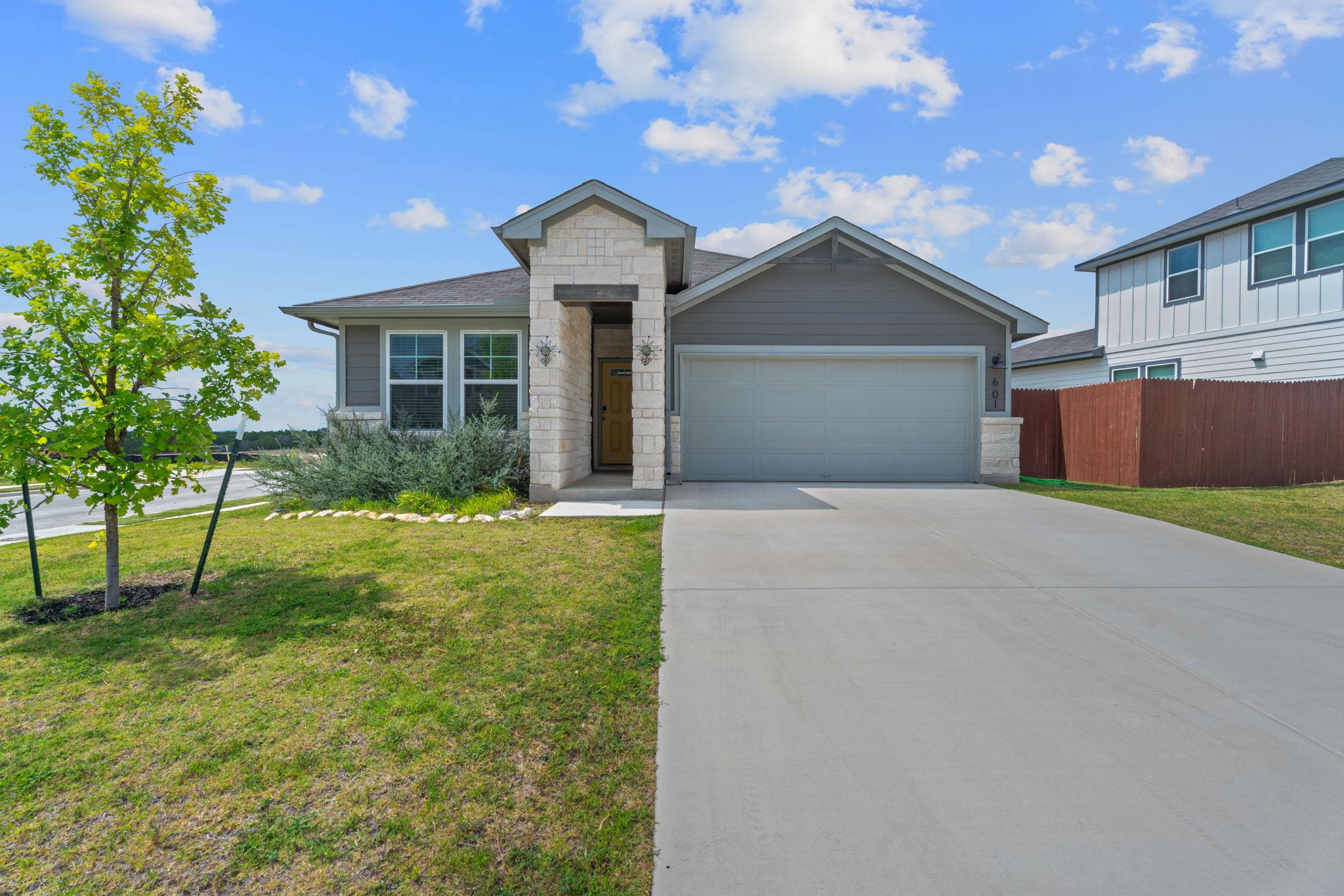 601 S Loriner WAY