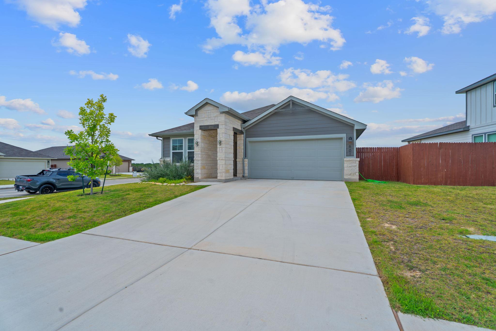 601 S Loriner WAY