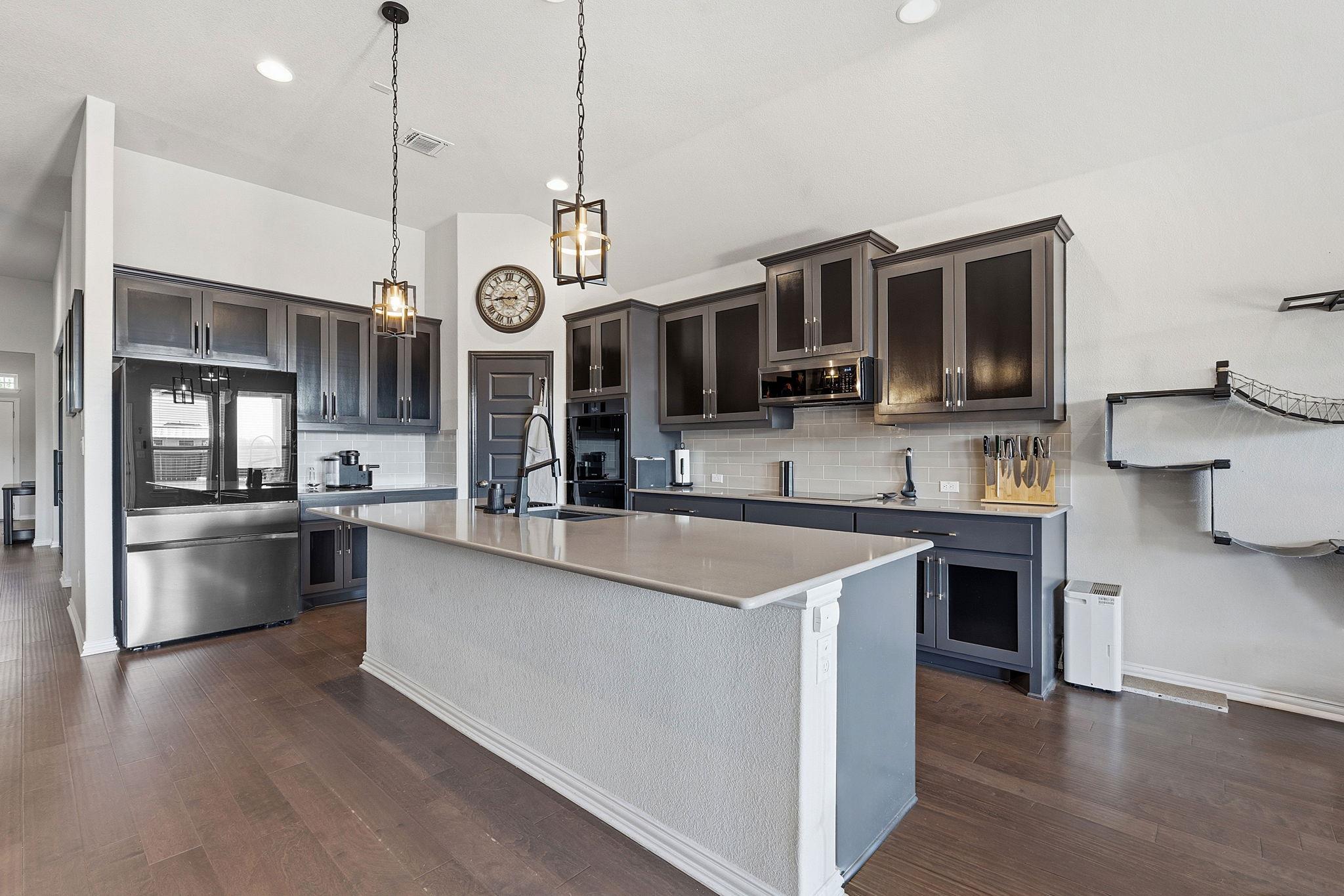12616 Twisted Root DR