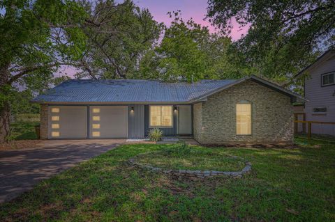 906 Hermitage DR Austin TX 78753