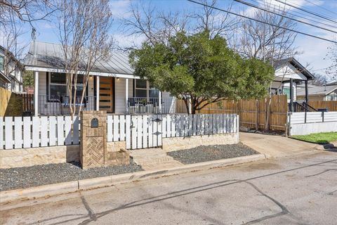 Photo of 2306 Santa Maria ST, Austin, TX 78702 (MLS # 8341809)