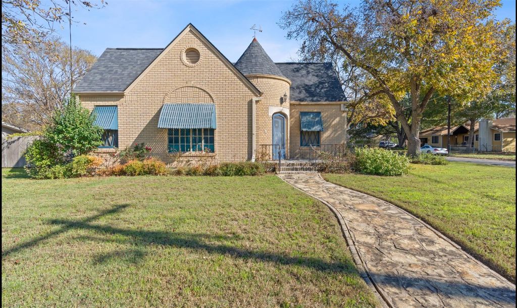 Photo of 762 S Guadalupe ST, Lockhart, TX 78644 (MLS # 2845580)