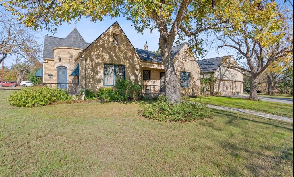 Photo of 762 S Guadalupe ST, Lockhart, TX 78644 (MLS # 2845580)