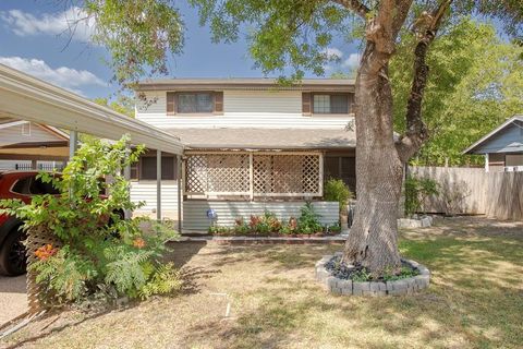 Photo of 512 Bramble DR, Austin, TX 78745 (MLS # 1002557)