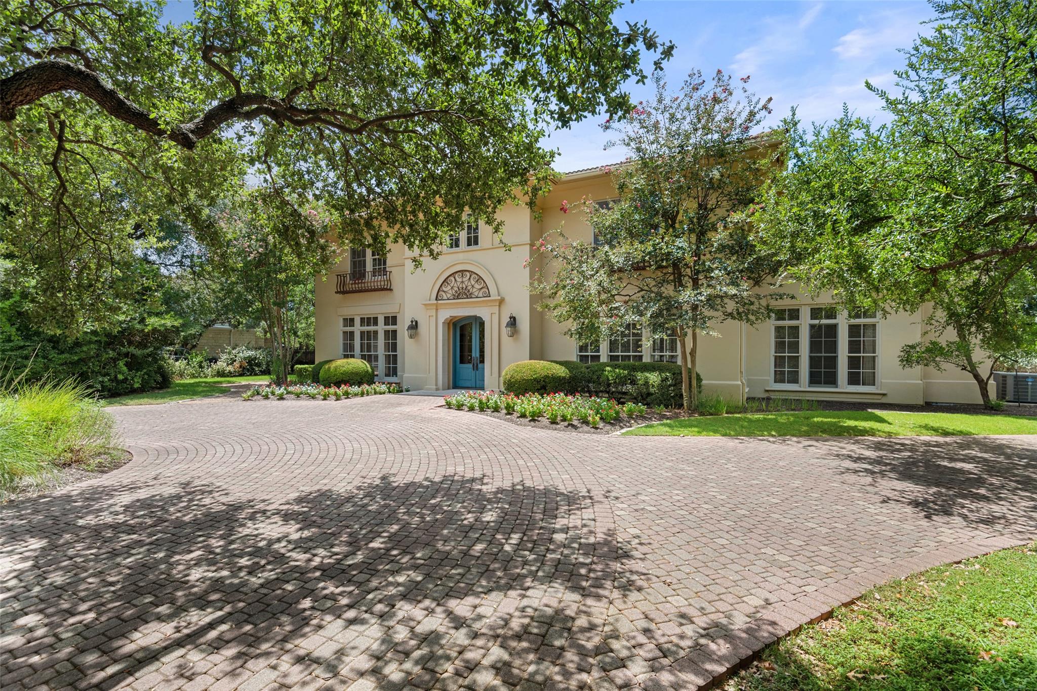 602 Las Lomas DR