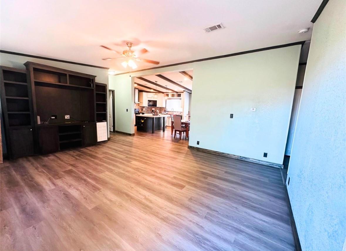 2130 Mathias LN