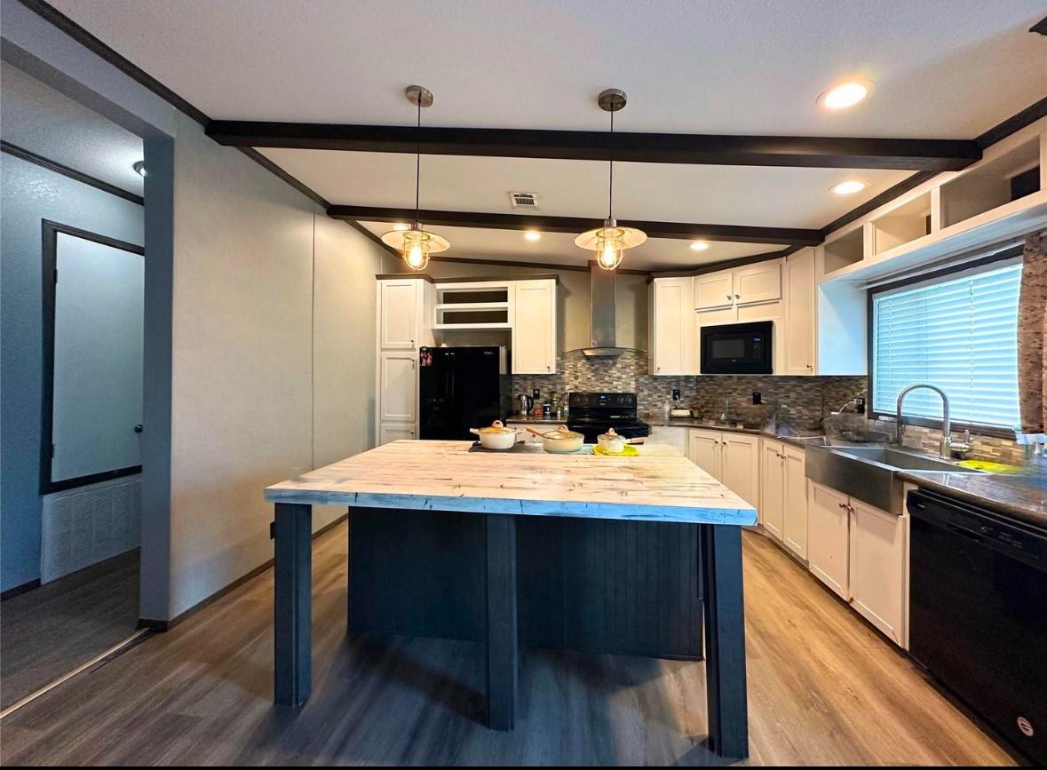 2130 Mathias LN
