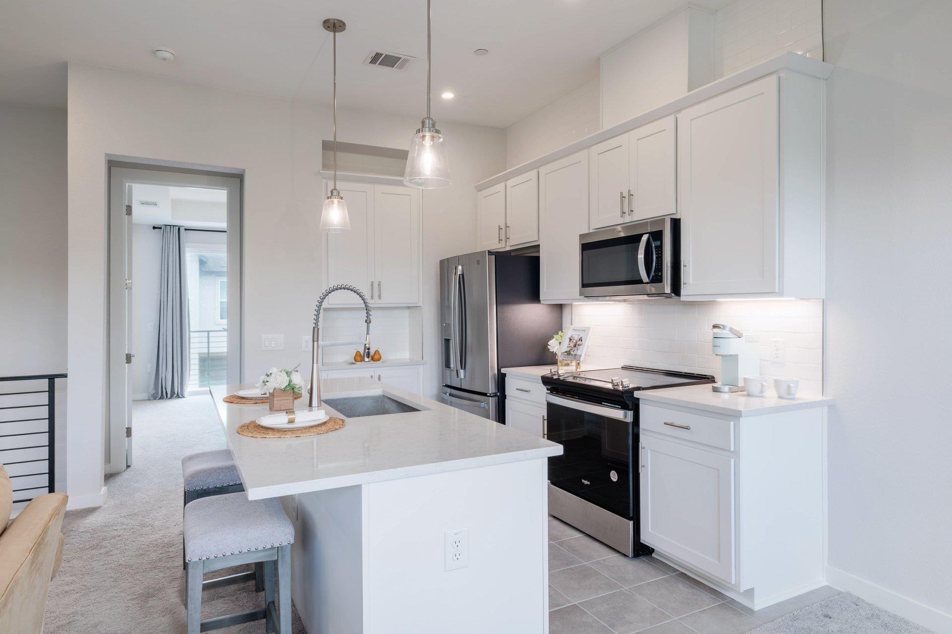12001 Vista Parke DR 202