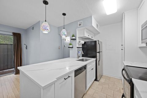 Photo of 3204 Menchaca RD #405, Austin, TX 78704 (MLS # 7473375)