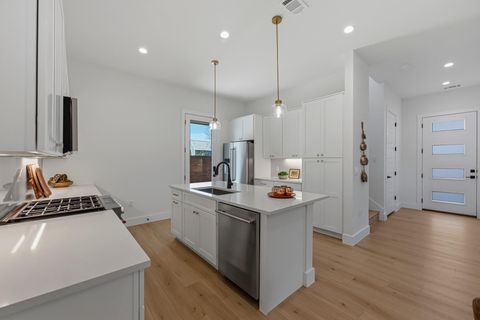 Tiny photo for 909 Calle Limon #1, Austin, TX 78702 (MLS # 7395761)
