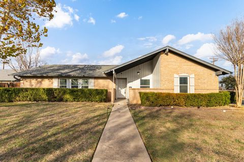 Photo of 2710 Thrushwood DR, Austin, TX 78757 (MLS # 2088514)
