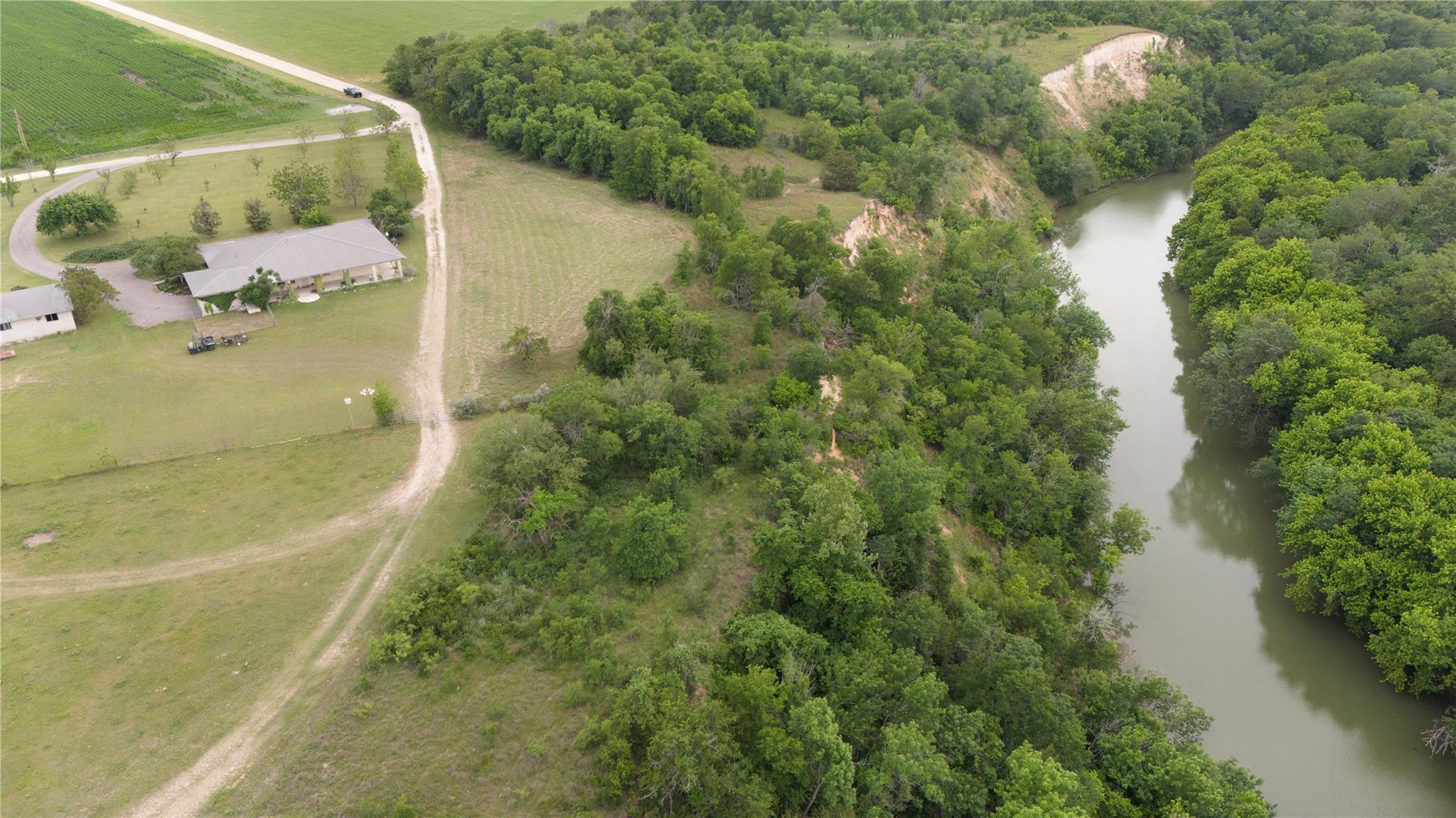401 Comanche Bluff RD