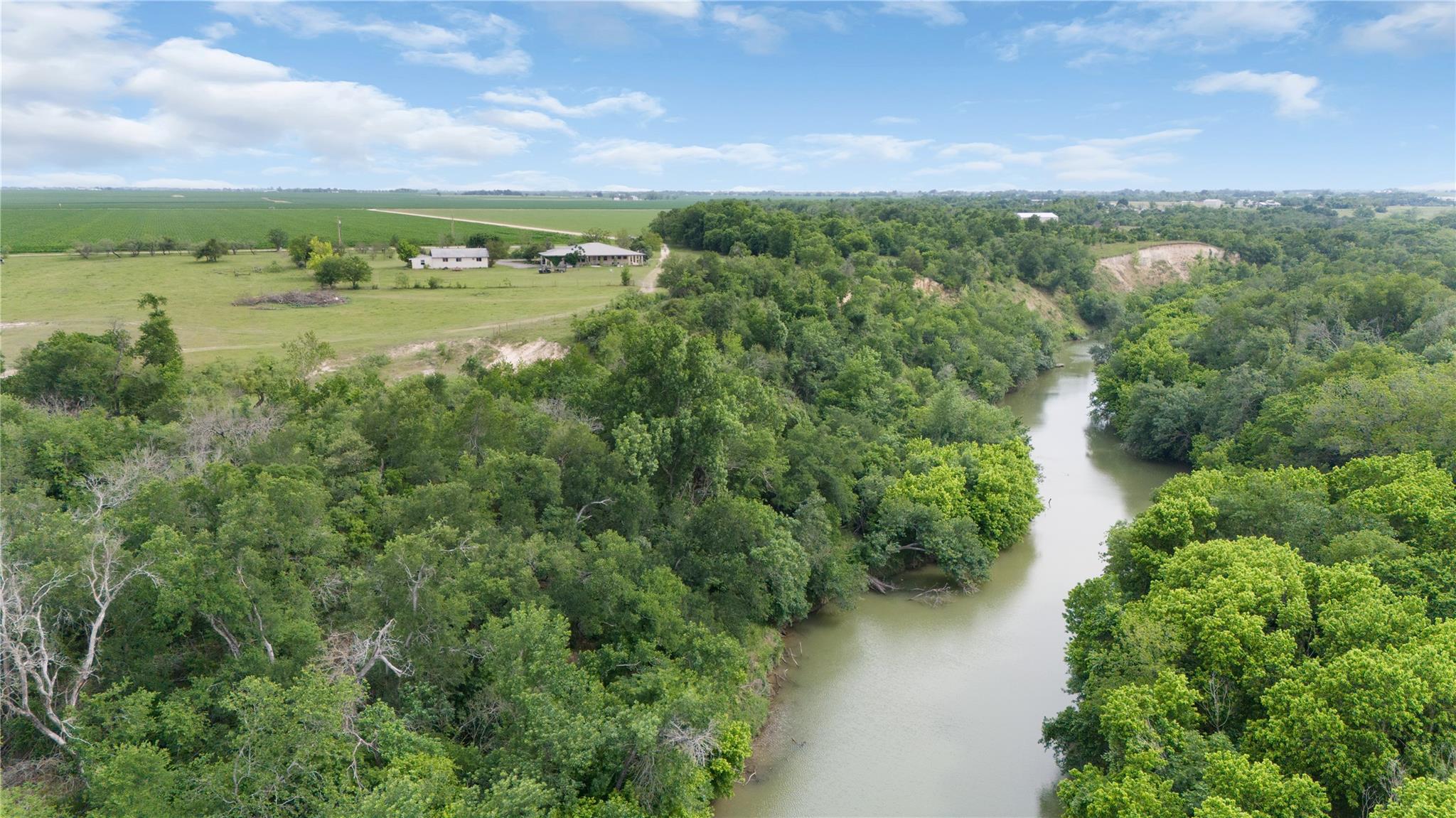 401 Comanche Bluff RD
