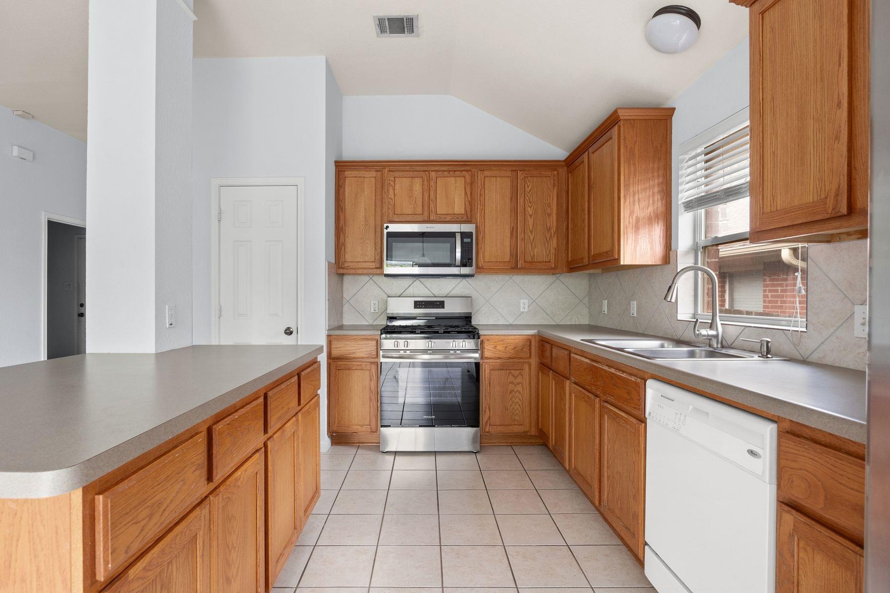 1604 Bush Coat LN