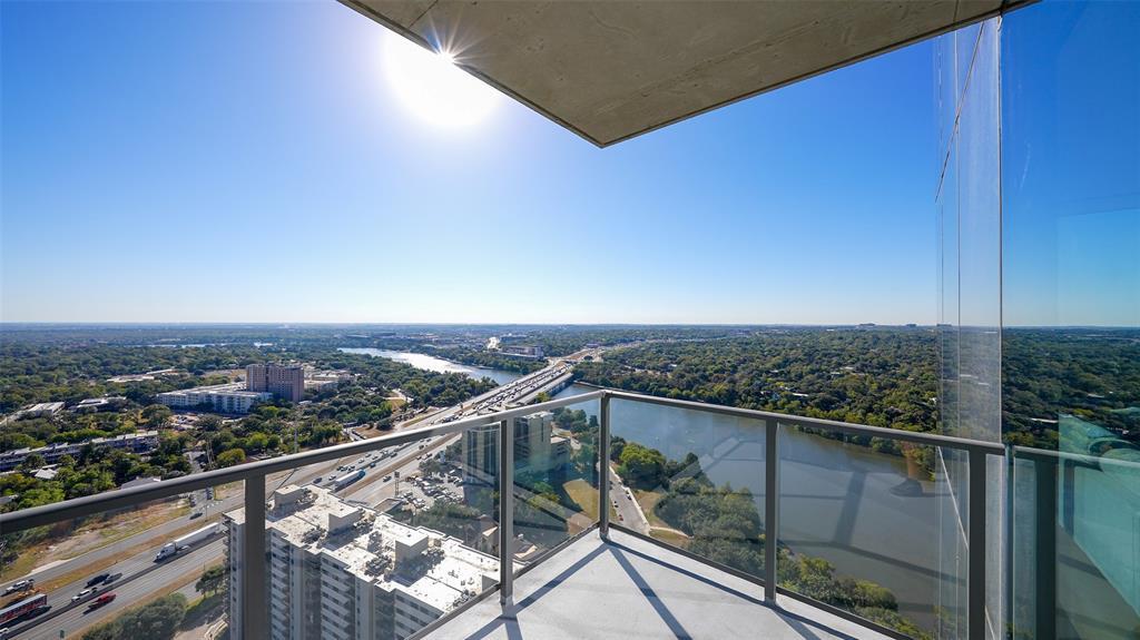 44 East Ave 2910