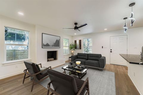 Tiny photo for 10710 Crestview DR, Jonestown, TX 78645 (MLS # 6386677)