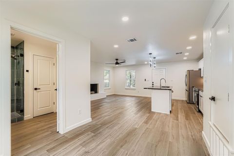 Tiny photo for 10710 Crestview DR, Jonestown, TX 78645 (MLS # 6386677)