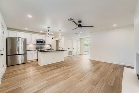 Tiny photo for 10710 Crestview DR, Jonestown, TX 78645 (MLS # 6386677)