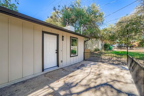 Tiny photo for 10710 Crestview DR, Jonestown, TX 78645 (MLS # 6386677)