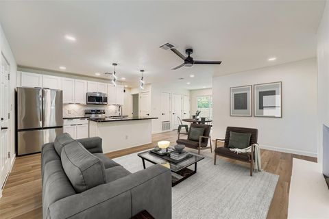 Tiny photo for 10710 Crestview DR, Jonestown, TX 78645 (MLS # 6386677)