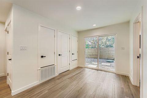 Tiny photo for 10710 Crestview DR, Jonestown, TX 78645 (MLS # 6386677)