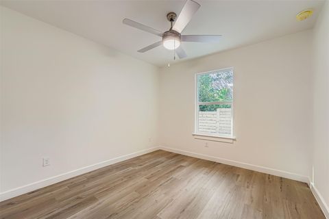 Tiny photo for 10710 Crestview DR, Jonestown, TX 78645 (MLS # 6386677)