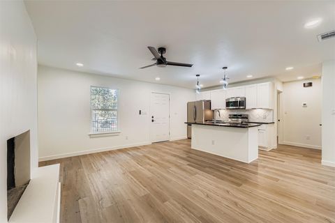 Tiny photo for 10710 Crestview DR, Jonestown, TX 78645 (MLS # 6386677)