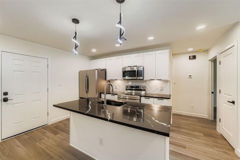 Tiny photo for 10710 Crestview DR, Jonestown, TX 78645 (MLS # 6386677)