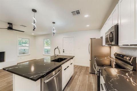 Tiny photo for 10710 Crestview DR, Jonestown, TX 78645 (MLS # 6386677)