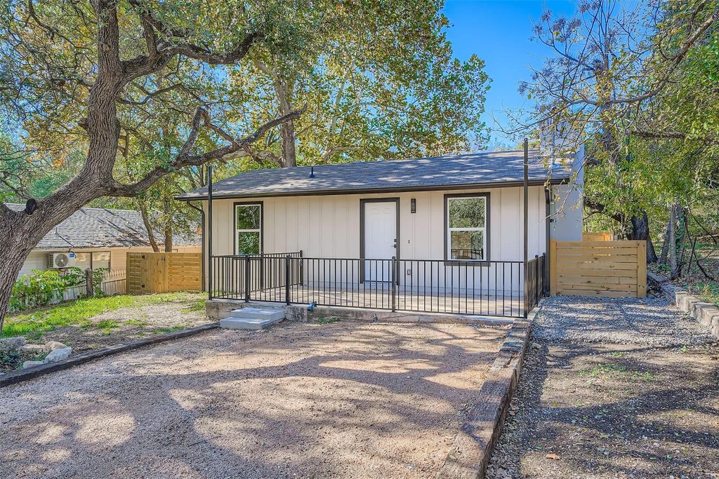 Photo of 10710 Crestview DR, Jonestown, TX 78645 (MLS # 6386677)