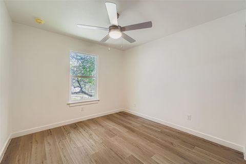 Tiny photo for 10710 Crestview DR, Jonestown, TX 78645 (MLS # 6386677)