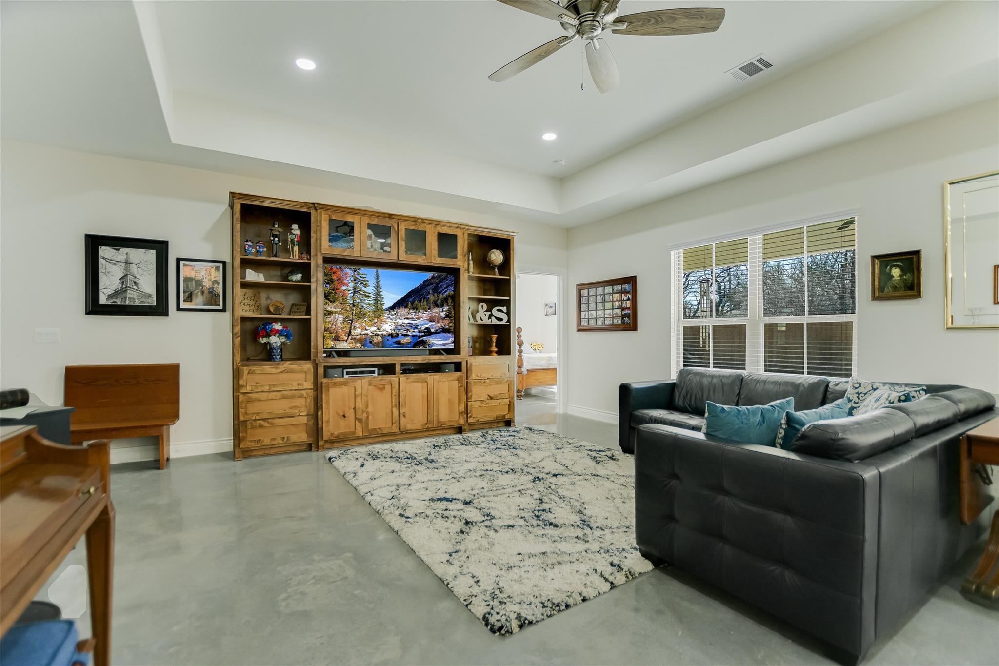 139 W Maple DR