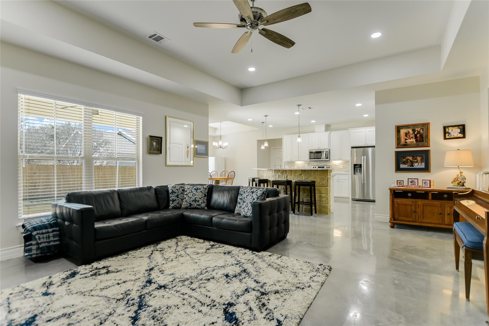 139 W Maple DR