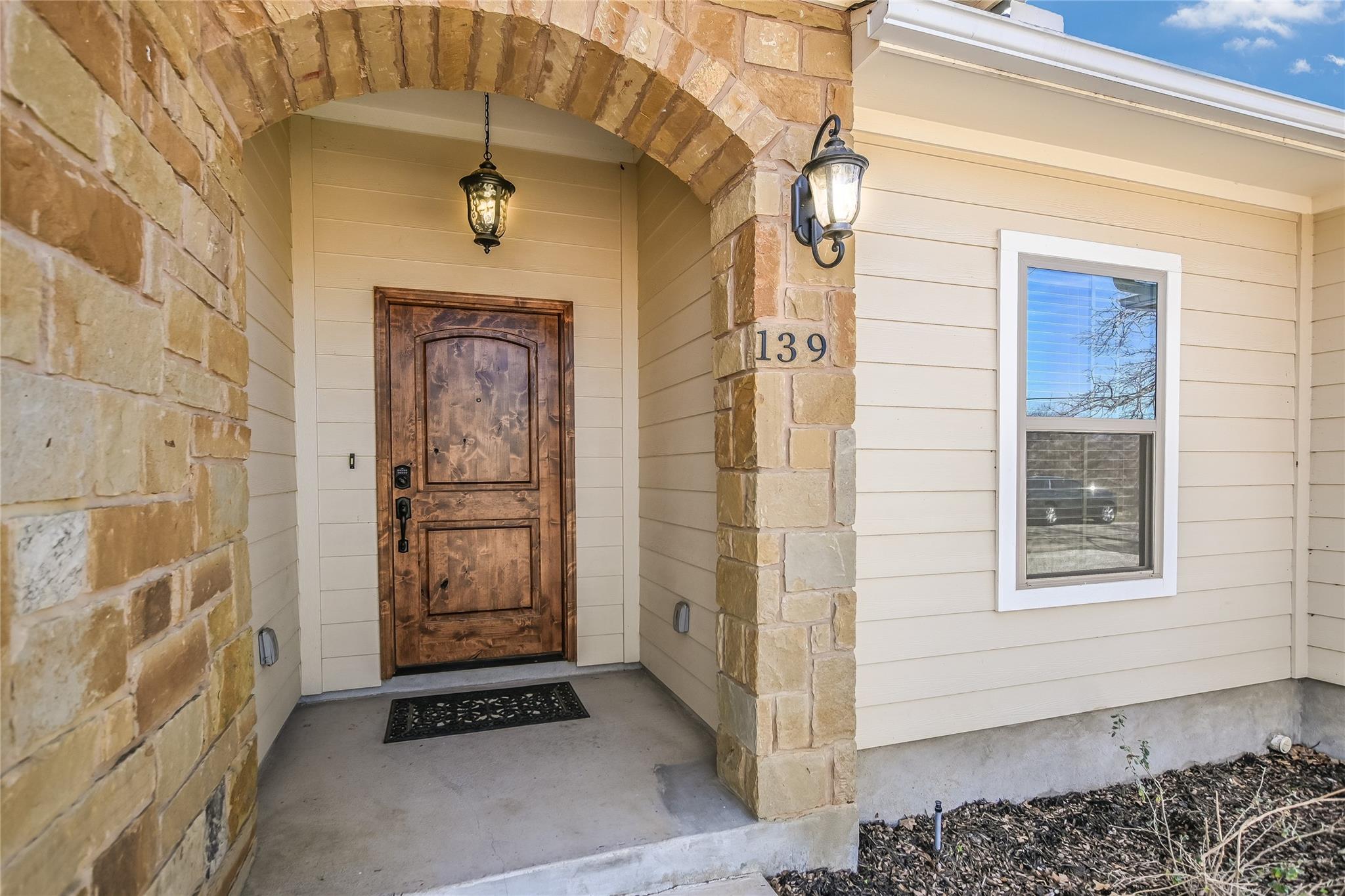 139 W Maple DR