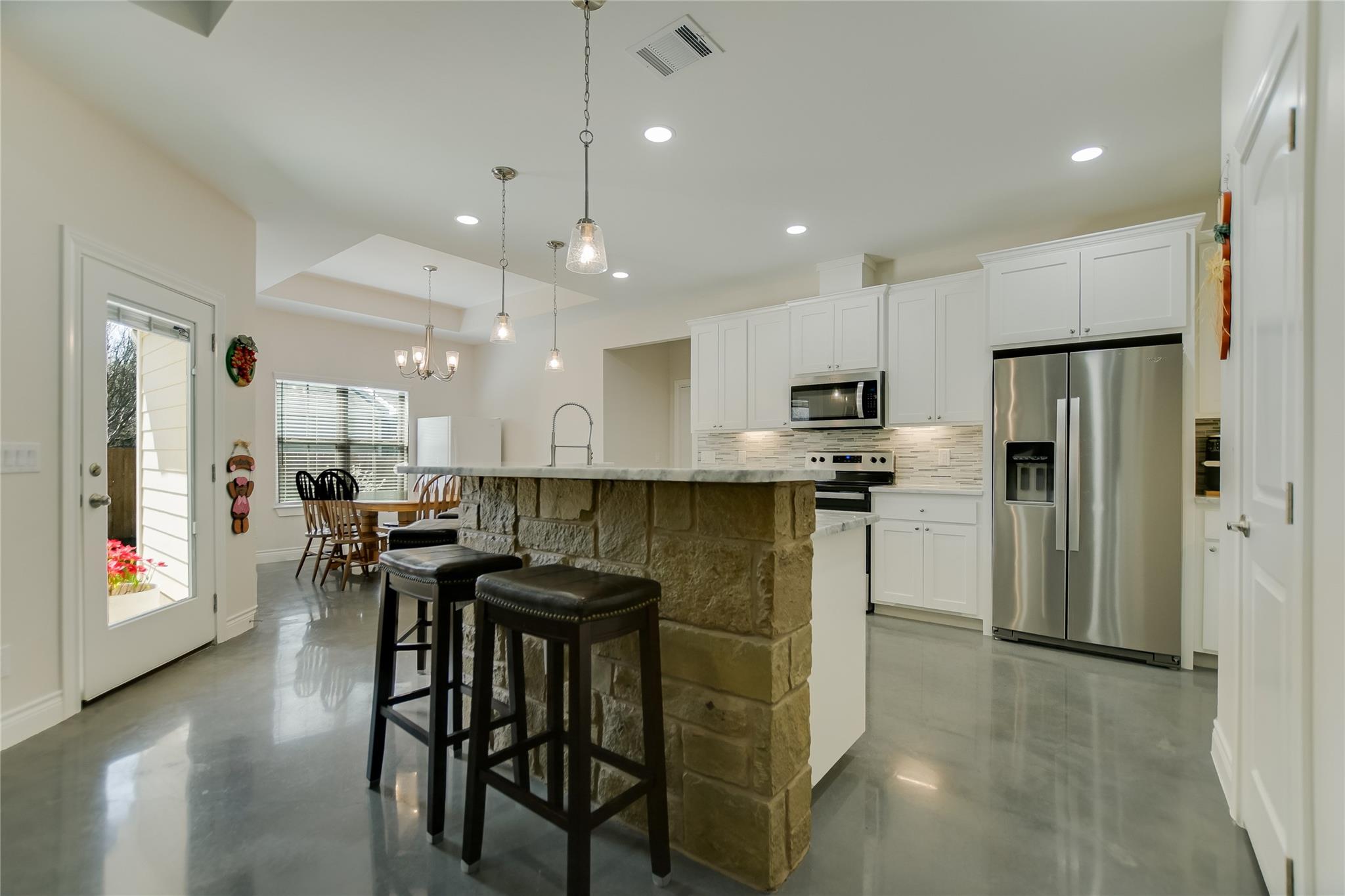139 W Maple DR