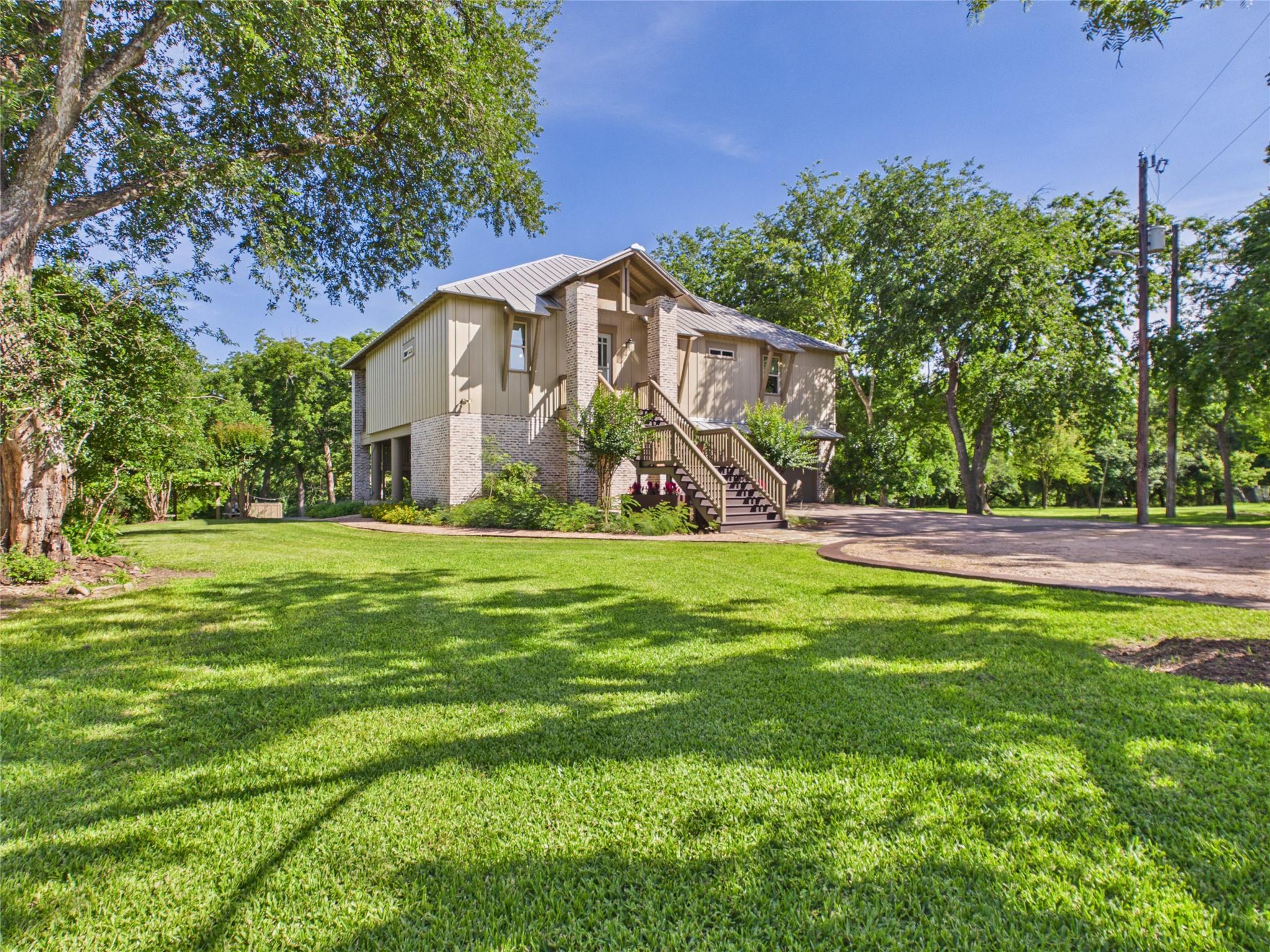 1238 Sleepy Hollow LN