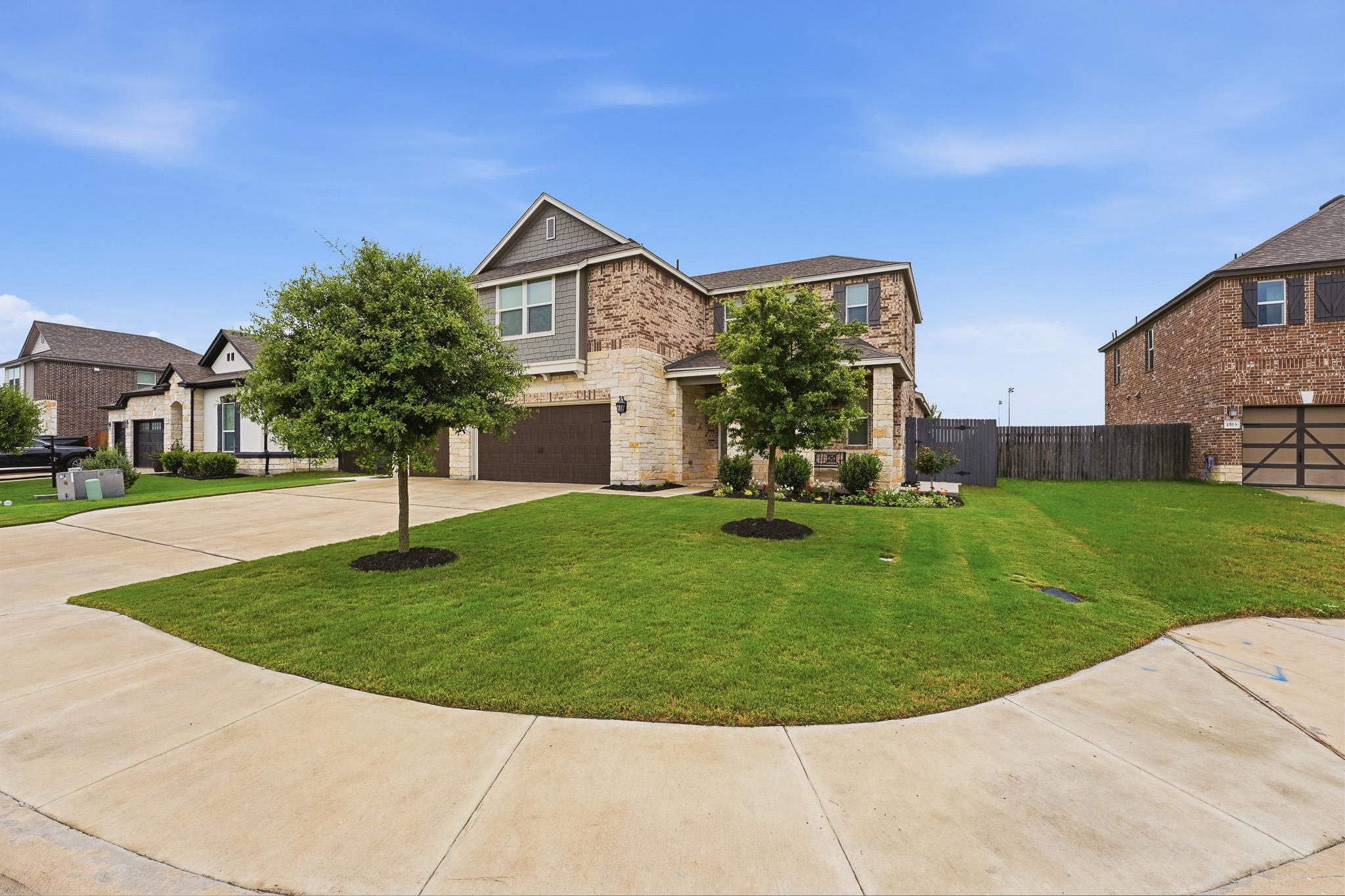 1515 Foxglove DR