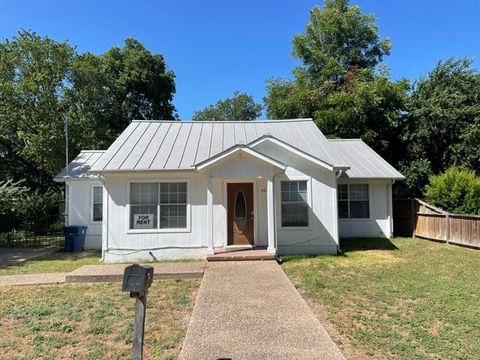 Photo of 4611 Glissman RD, Austin, TX 78702 (MLS # 2200759)
