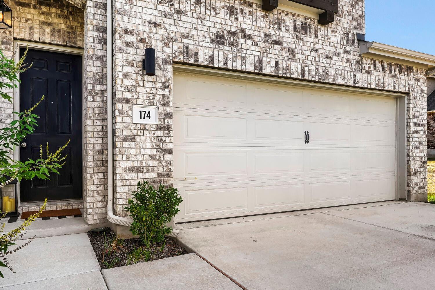 174 Shackleton DR