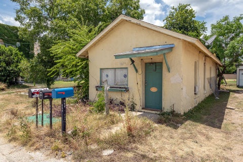 Photo of 305 E Main ST, Florence, TX 76527 (MLS # 5301314)