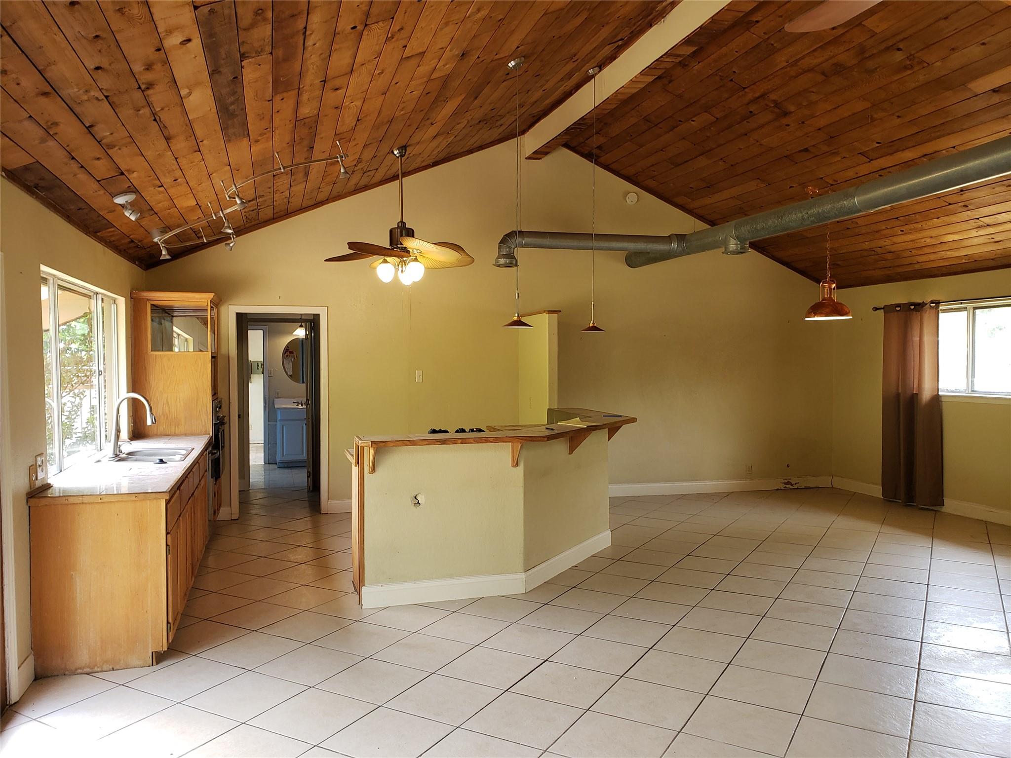 20100 Siesta Shores DR