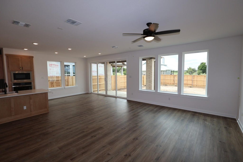 Photo of 220 Bloomington Loop LOOP, Hutto, TX 78634 (MLS # 5023568)