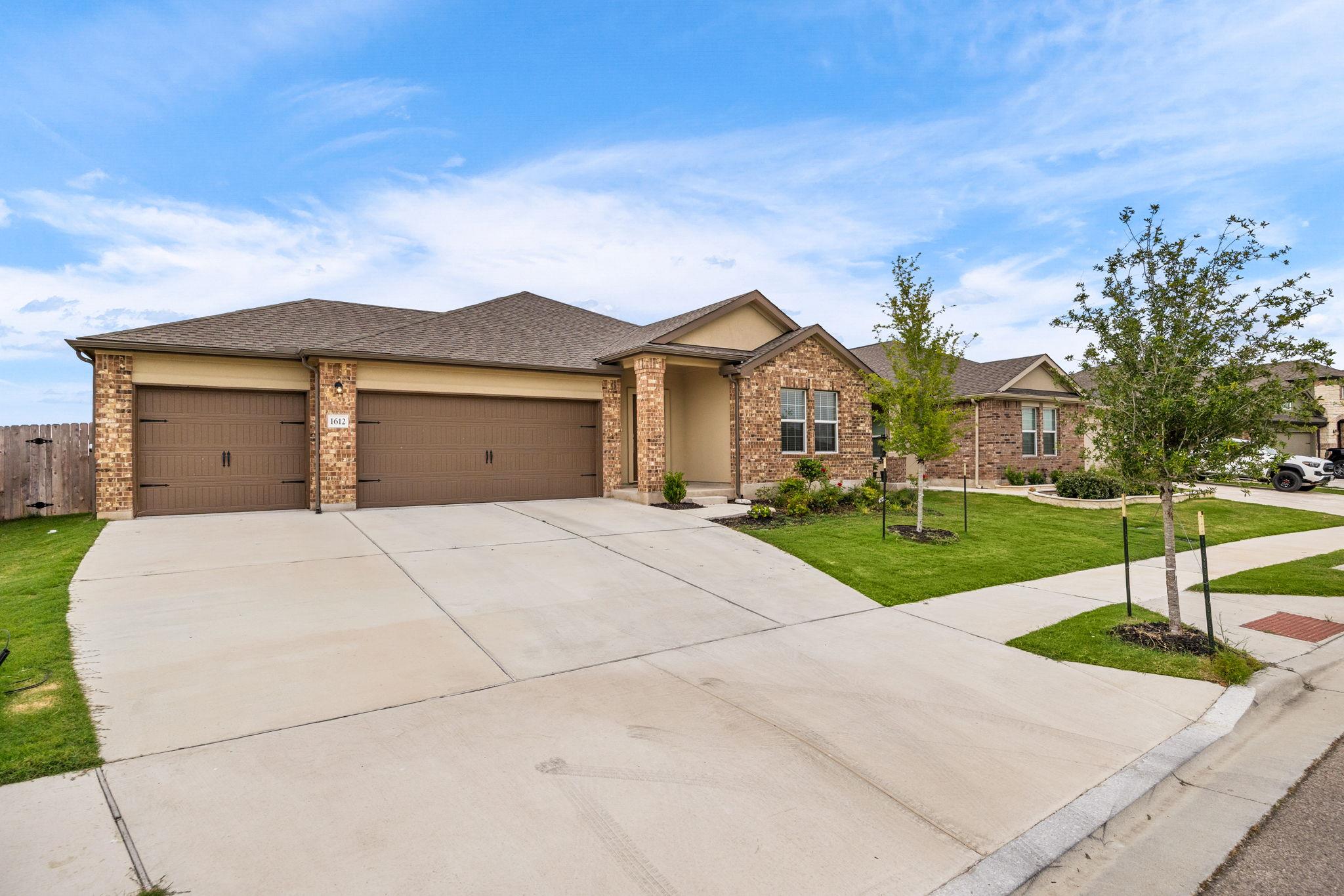 1612 Devine Lake BND
